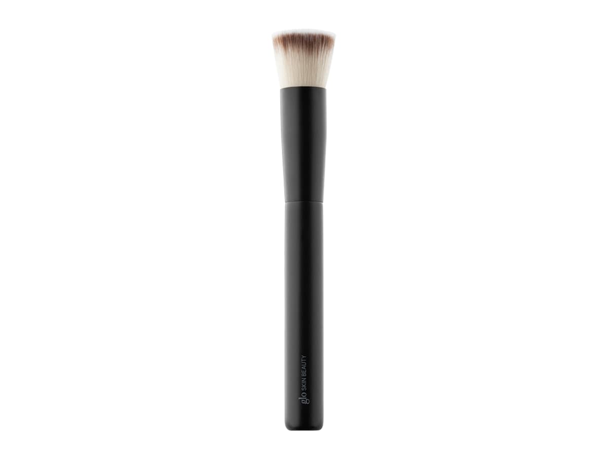 Flat-Top Kabuki Brush,  Glo Skin Beauty Foundation & Puder