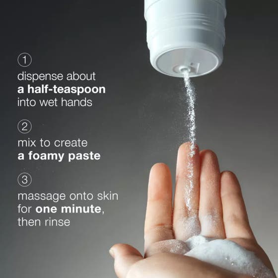 Dermalogica Daily Microfoliant 74 g daglig mikropeeling visar vitt pulver som blir till ett krämigt lödder.