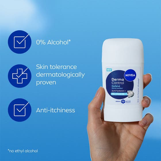 NIVEA Antiperspirant Deo Stick Derma Control Defend 50 ml ger 72h skydd och appliceras av en kvinna i armhålan.