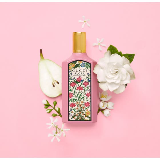 Gucci Flora Gorgeous Eau de Parfum 100 ml blommig parfym gardenia i rosa flaska omgiven av päron och vita blommor