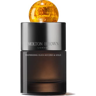 Molton Brown Mesmerising Oudh Accord & Gold 100 ml eau de parfum oud i mörkbrun glasflaska med bärnstensfärgad kula