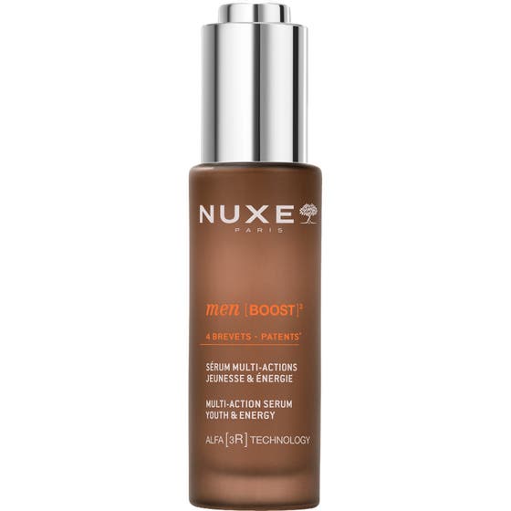 Nuxe Men Boost Multi-Action Serum 30 ml ger huden ny energi i en brun frostad glasflaska med silvrig pump.
