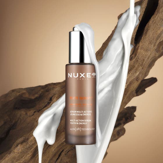 Nuxe Men Multi Action Serum 30 ml återfuktande serum som slätar ut och ger energi vid applicering med pipett.
