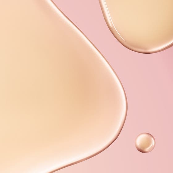 Nuxe Huile Prodigieuse Florale Roll-On 60 ml mjukgörande torrolja i rosa glasflaska som appliceras direkt på huden.