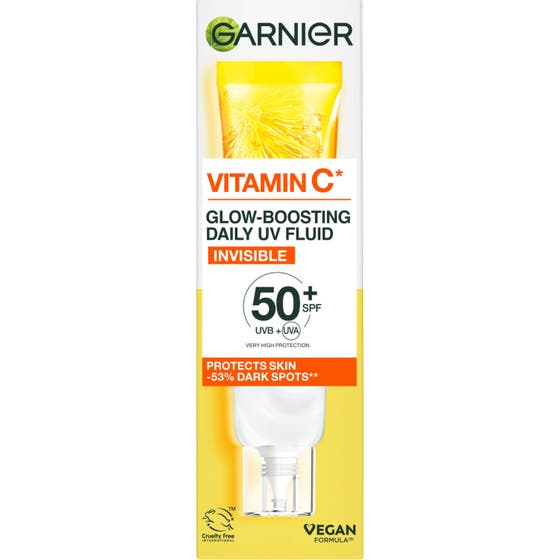 Garnier Vitamin C Glow Boosting Daily UV Fluid SPF50+ 40 ml lystergivande garnier solskydd ansikte i vit och gul box