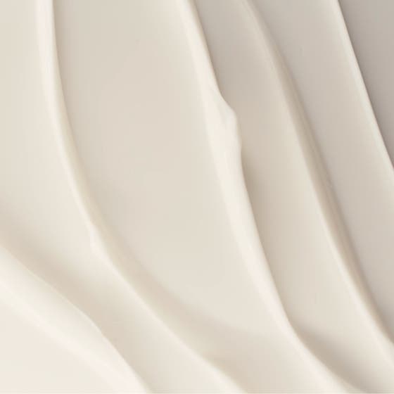 Nuxe Men Anti Age Cream 50 ml återfuktande ansiktskräm visar en mjuk vit och krämig formula i närbild.