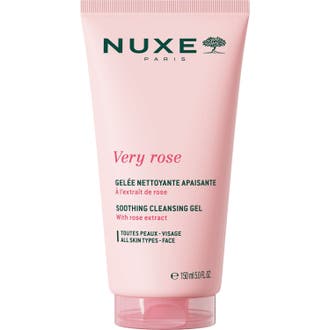Nuxe Very Rose Soothing Cleansing Gel 150 ml lugnande ansiktsrengöring i en ljusrosa tub med transparent lock.