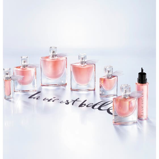 Lancôme La vie est Belle Eau de Parfum Refill 100 ml damparfym i rosa flaska omgiven av vita irisar