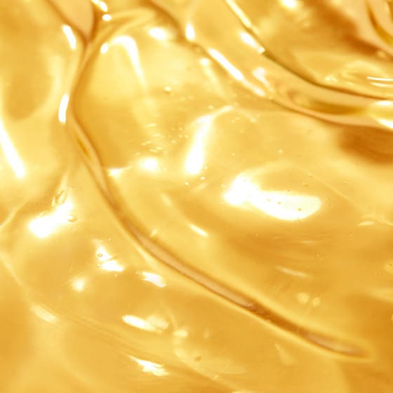 Nuxe Tanning Sun Oil 150 ml sololja med SPF 50 ger högt skydd i en bärnstensfärgad flaska täckt av vattenstänk.