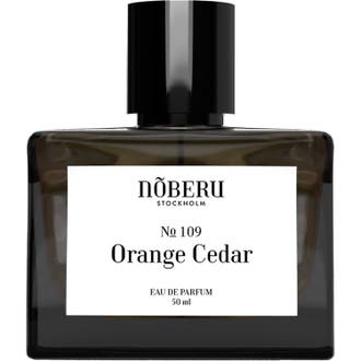 Nõberu Stockholm Orange Cedar 50 ml eau de parfum i mörk fyrkantig glasflaska med svart lock och vit etikett
