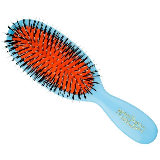 Hair brush in bristle & nylon