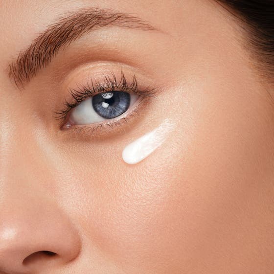 Biotherm Blue Pro-Retinol Eye Cream 15 ml anti age ögonkräm mot rynkor i vit och blå ytterförpackning av kartong.
