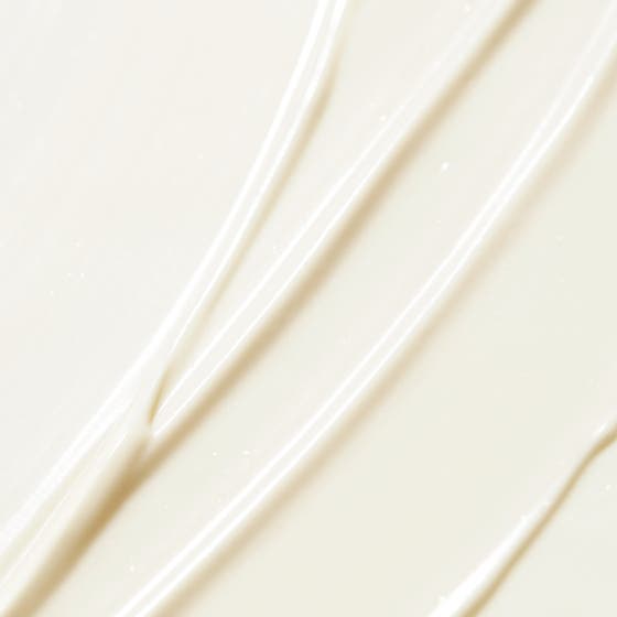 Nuxe Sun Fluid 50 ml solskydd med SPF 50 ger anti-age skydd i en orange ytterförpackning av papp.