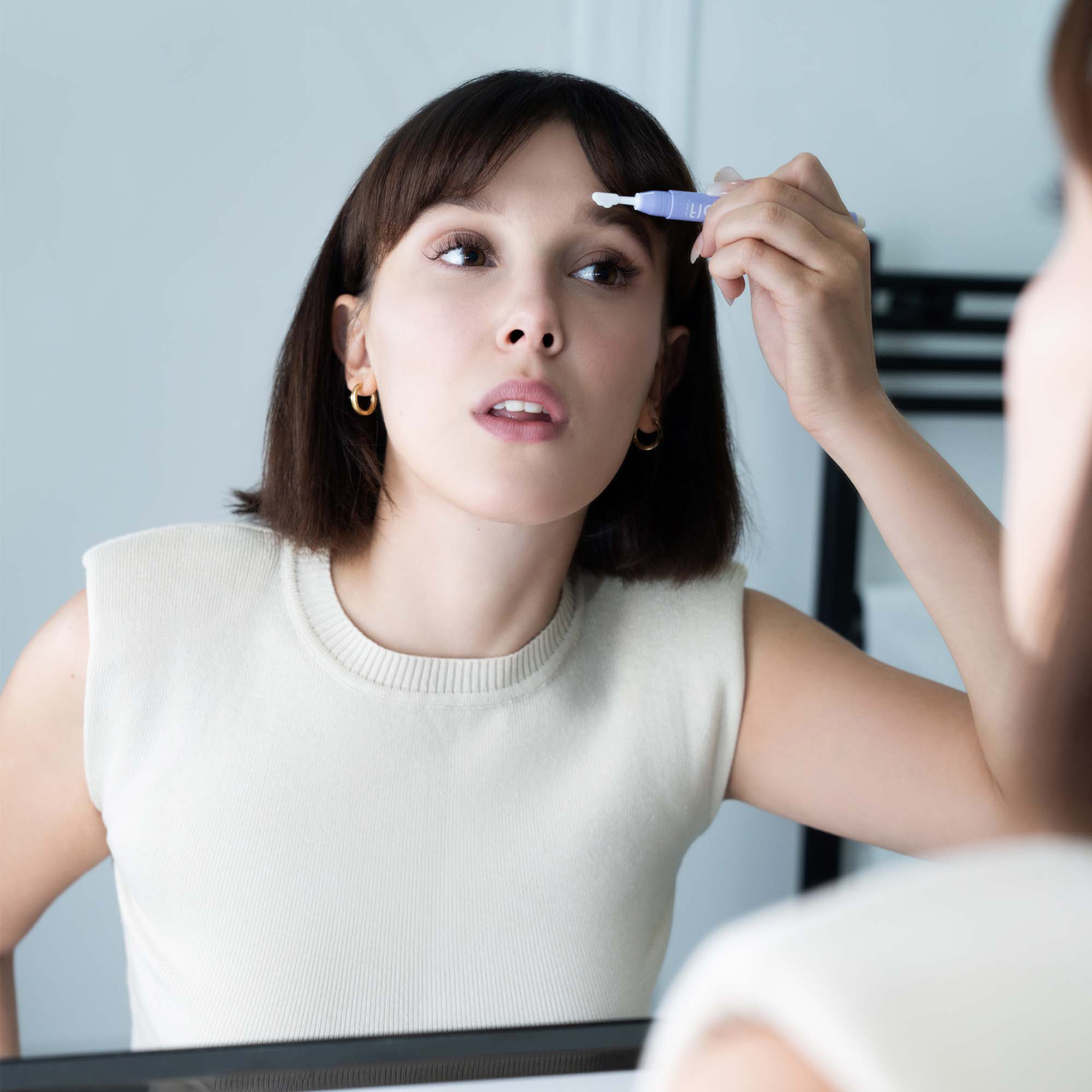 Brow Wax With Cloud Brush