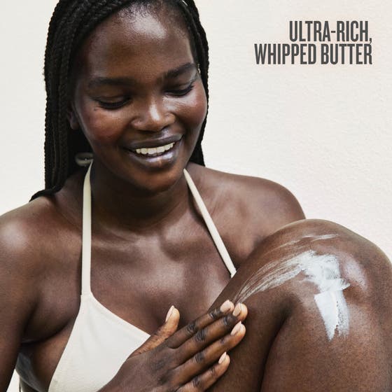 Sol de Janeiro Delicia Drench Body Butter 75 ml fuktbevarande hudbarriär kräm med fyllig textur och lila blommor