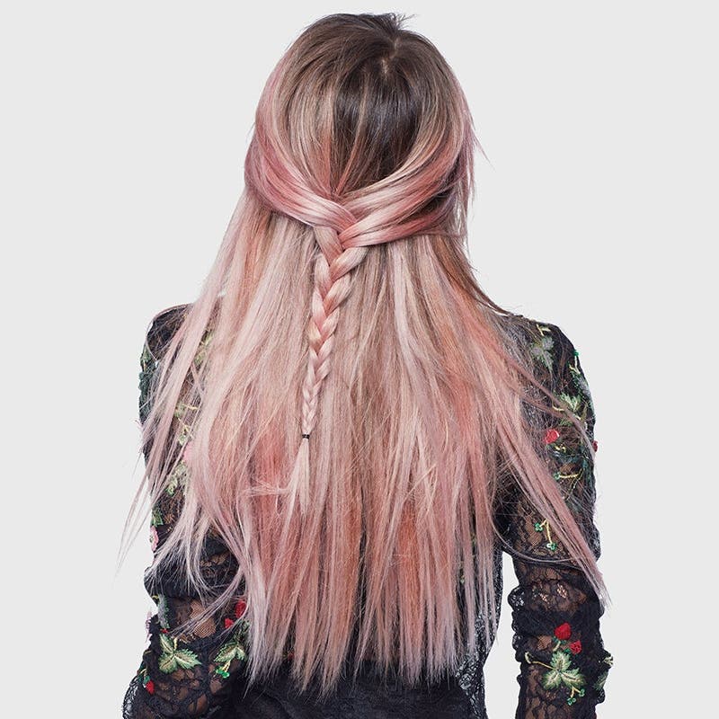 Så fixar du rosa hår!