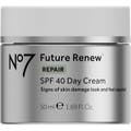 No7 Future Renew Repair SPF 40 Day Cream 50 ml reparerande dagkräm i en silvrig burk med vitt lock som ger solskydd