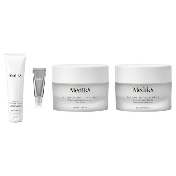 Medik8 Skin Ageing Kit set med fyra produkter som ger lyster i vita och silvriga tuber samt frostade glasburkar.