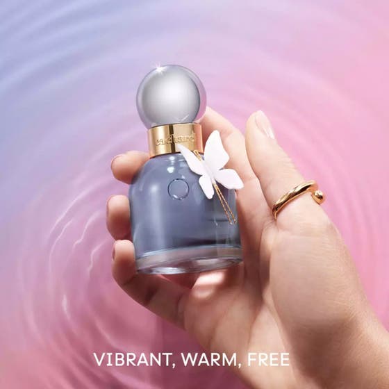 Cacharel Ella Ella Flora Azura 30 ml damparfym i blå flaska med vit fjäril och texten Vibrant Warm Free