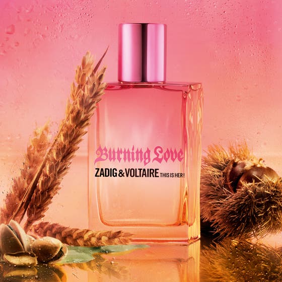 Zadig & Voltaire This Is Her Burning Love 30 ml Eau de Parfum i rosa flaska med vete och kastanjer i varmt ljus