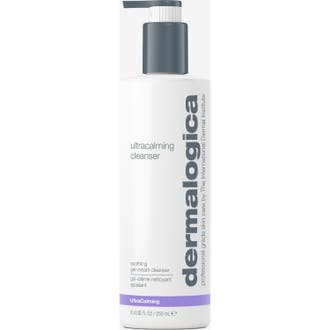 Dermalogica UltraCalming Cleanser 250 ml lugnande ansiktsrengöring utan parfym för känslig hud i vit flaska med grått lock.