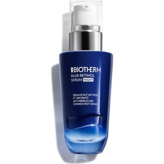 Biotherm Blue Retinol Serum Night anti-rynk nattserum i en stilren blå glasflaska med silverpump och genomskinligt lock