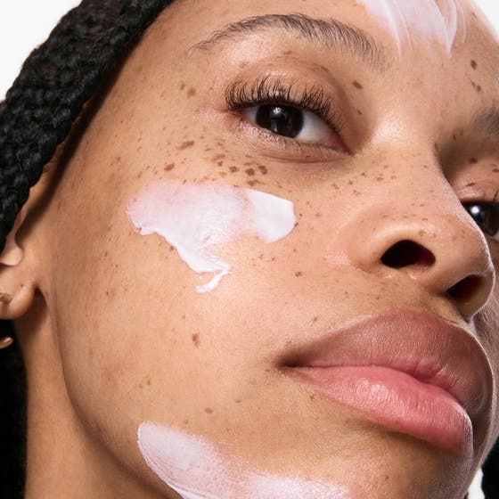 Polyglutamic Acid Dewy Sunscreen SPF30