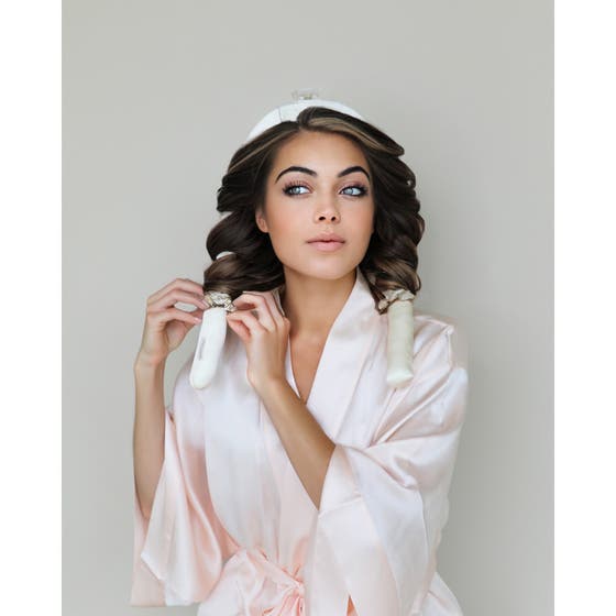 Heatless Curls in Mulberry Silk