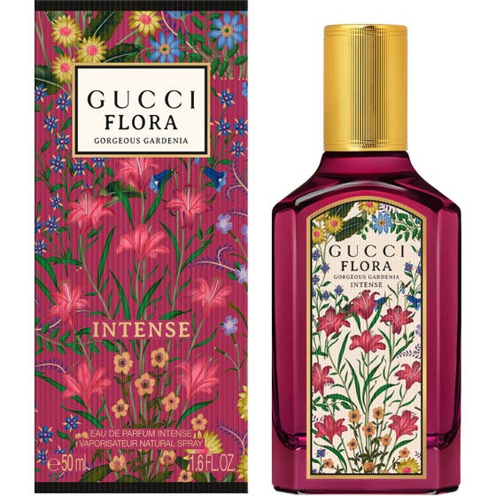 Gucci Flora Gorgeous Gardenia Intense 50ml damparfym i mörklila glasflaska med guldkork och blommig ytterförpackning