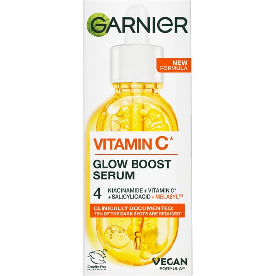 Garnier SkinActive Vitamin C Glow Boost Serum 30ml lystergivande glow-serum i vit ytterförpackning med niacinamid salicylsyra.