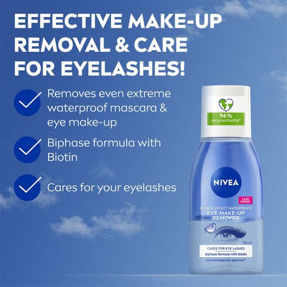 NIVEA Double Effect Eye Make-up Remover 125 ml ögonrengöring med biotin i blå flaska mot blå himmel
