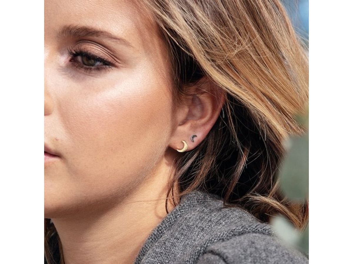 Bright Night Studs Gold Ear