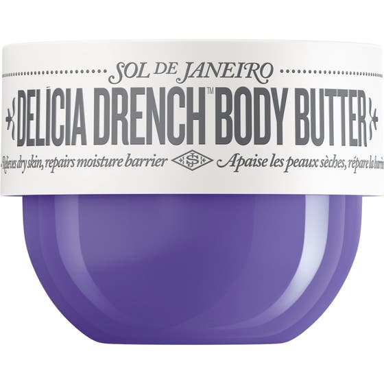 Sol de Janeiro Delícia Drench Body Butter fuktgivande body cream i lila burk som ger en fuktbevarande hudbarriär