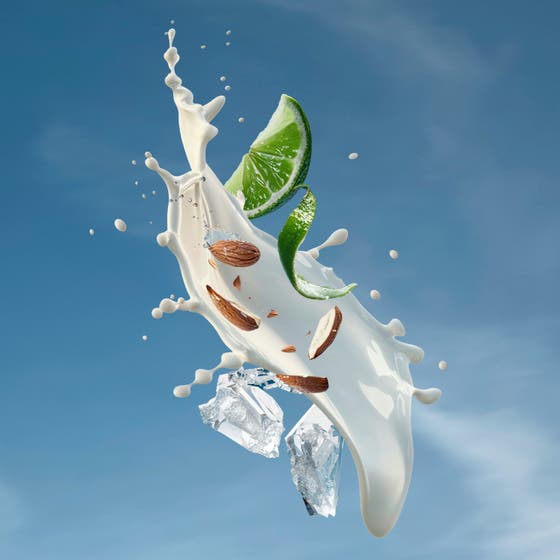 Biotherm Lait Corporel Active Recovery 400 ml reparerande body lotion i vit pumpflaska som hålls i en hand.