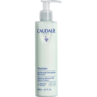 Caudalie Vinoclean Cleansing Almond Milk 200 ml mild rengöringsmjölk i vit plastflaska med pump för alla hudtyper.