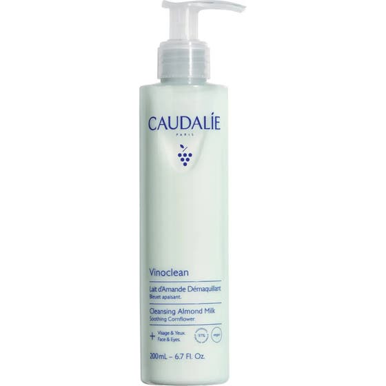 Caudalie Vinoclean Cleansing Almond Milk 200 ml mild rengöringsmjölk i vit plastflaska med pump för alla hudtyper.