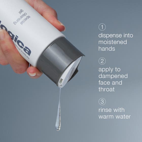 Dermalogica Special Cleansing Gel 500 ml ansiktsrengöring skapar ett vitt lödder på ansiktet för känslig hud