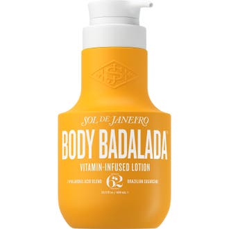 Sol de Janeiro Body Badalada 400 ml återfuktande body lotion i gul plastflaska med vit pumpkork.