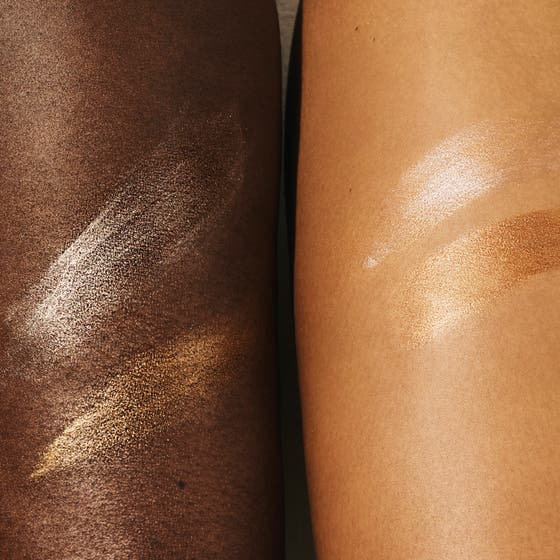 Sol de Janeiro Copacabana Bronze Glow Oil 75 ml ger lyster med skimrande bronsiga swatches på olika hudtoner.