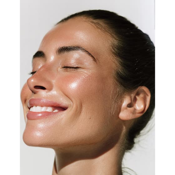 Purito Dermide Relief Barrier Moisturizer 100 ml barriärstärkande kräm ceramider visar vit textur bredvid blå flaska.