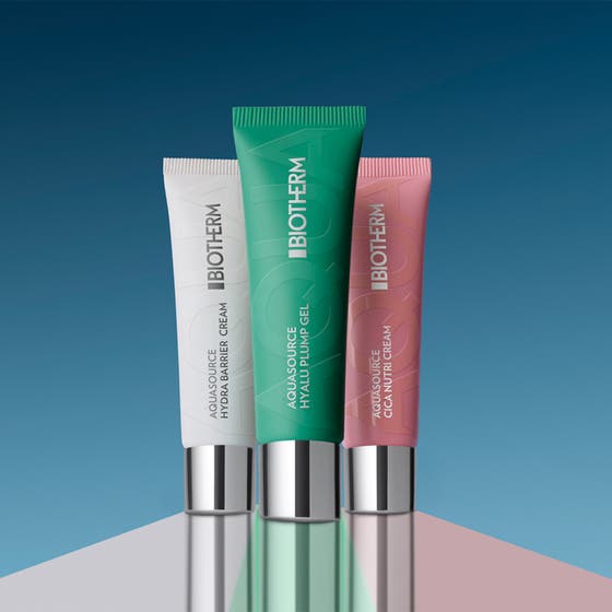 Biotherm Aquasource Hyaluplump Gel 30 ml återfuktande ansiktskräm som ger fyllighet i grön tub mot en blå himmel
