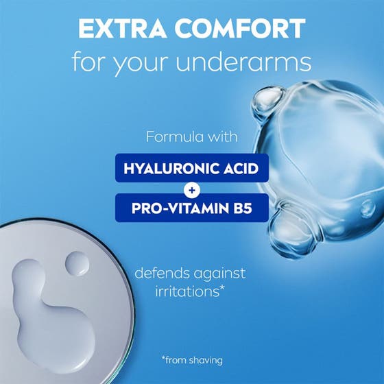 NIVEA Derma Control Defend 50 ml deostick ger mjukare underarmar på en kvinna mot en klarblå bakgrund.