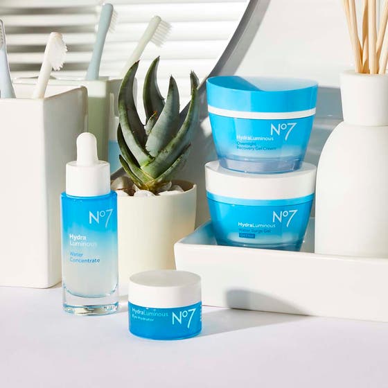 Hydraluminous Water Surge Gel for Hydration, Glowing