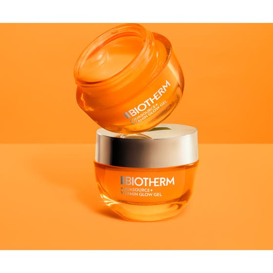 Biotherm Aquasource Vitamin Glow 50 ml lysterfylld ansiktskräm i orange glasburk med synlig orange gel och silverlock