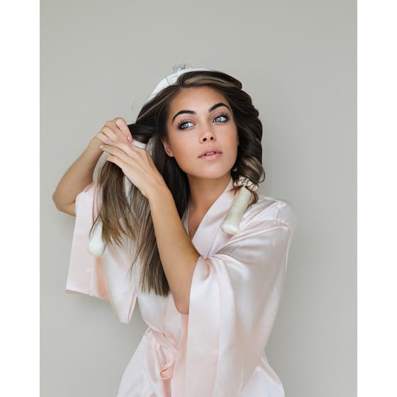 Heatless Curls in Mulberry Silk