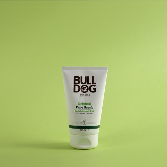 Scrub & Soothe - Exfolierande och Lugnande Rutin för Män med Grov Hudstruktur