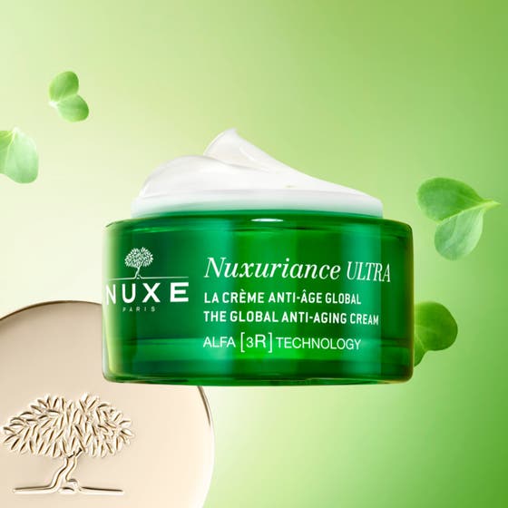 Nuxe Nuxuriance Ultra Global Anti Aging Cream 50 ml föryngrande kräm anti aging i öppen grön glasburk med vit textur