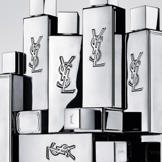 Yves Saint Laurent MYSLF L'Absolu 40 ml Eau de Parfum herr med en ikonisk silverfärgad YSL-logotyp på blank metallisk yta