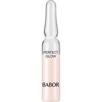 Babor Perfect Glow 2 ml ampull koncentrat ger lyster för glansig hud i en klar glasampull med ljusrosa innehåll