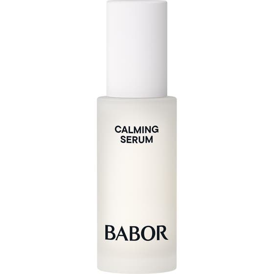 Babor Skinovage Calming Serum 30 ml lugnande ansiktsserum i en frostad glasflaska med vitt lock.